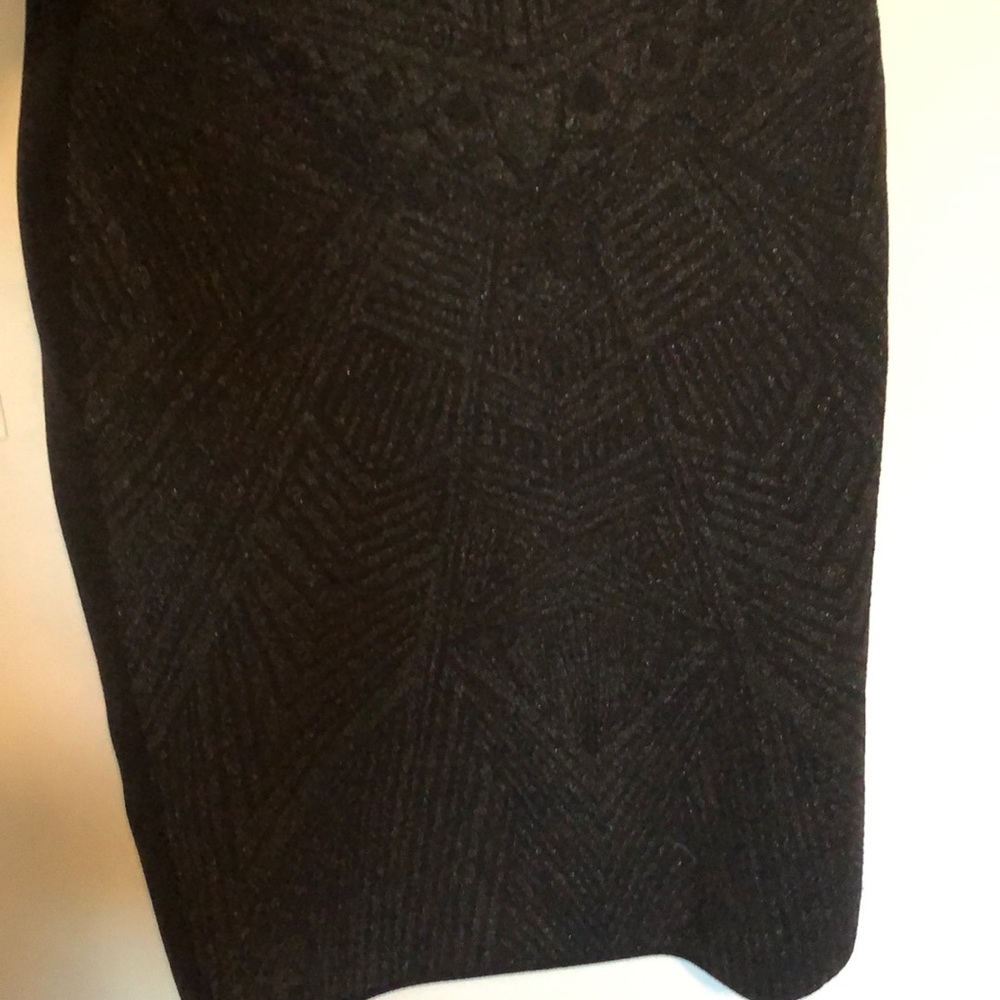 Black w/ silver glitter Aztec design pencil skirt - Picture 6 of 6